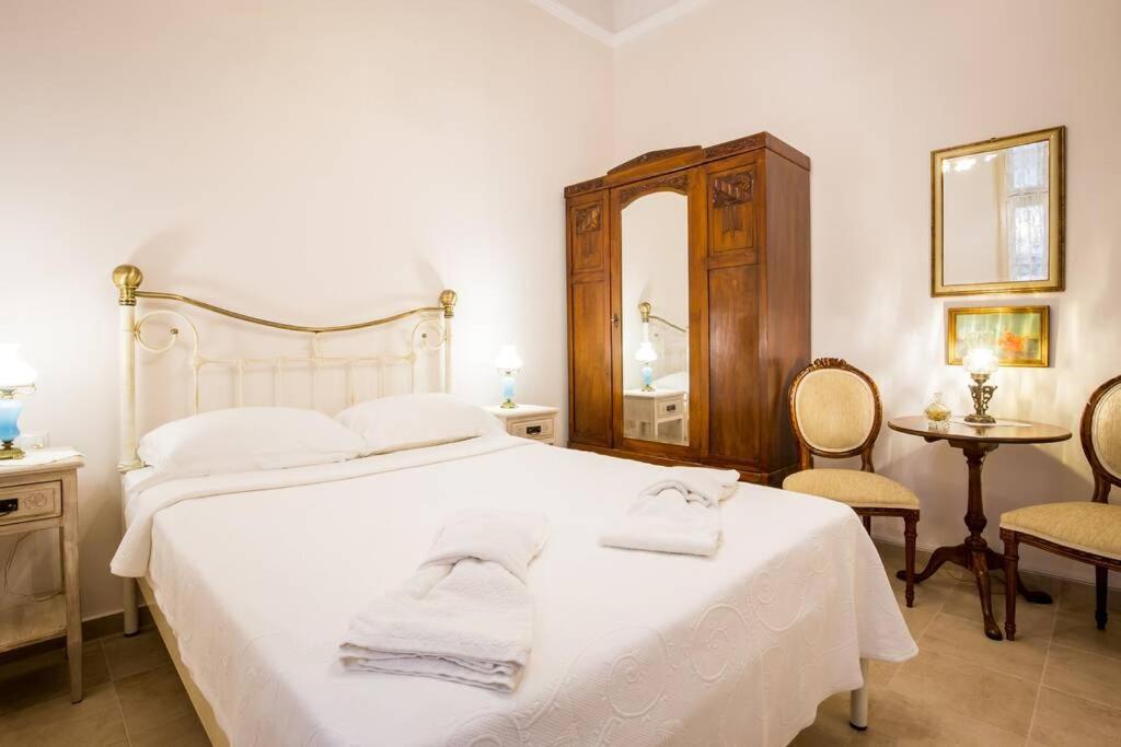 Neoclassical Apartment With 2 Bedrooms In Πειραιάς Εξωτερικό φωτογραφία
